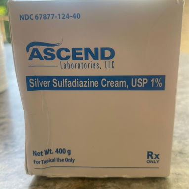 1- Guantes Quirúrgicos  2- Jeringuillas (1,5,10,20,50) ml  3- Dipirona (600 mg) en ampulas   4- Ranitidina  5- Salbutamo - 5/9