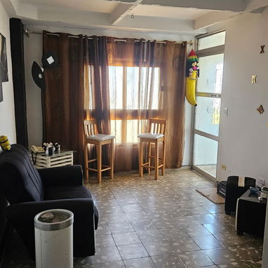 Vendo apartamento en la zona 7 de alamar ,6to piso,dejo los muebles y aire acondicionado,tiene tanque instalado - Img 125505383
