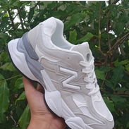Tenis New balance 9060 gris claro - Img 56982106