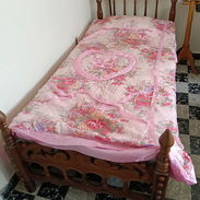 Cama tallada de cedro con colchón 100 USD 53241986 - Img 56134442