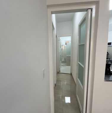 Renta de apartamento totalmente renovado en el Vedado, preferiblemente renta lineal - Img 99278355