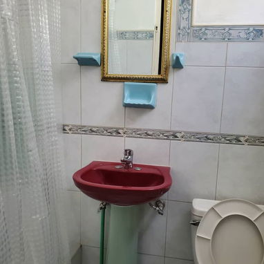 Se renta apartamento amplio y claro en Miramar, a 3 cuadras del Teatro Carlos Marx. - 8/10
