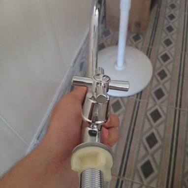 LLAVE DE LAVAMANOS AQUA-Q, ENTREGA DE FACTURA PARA SU GARANTÍA - 2/7