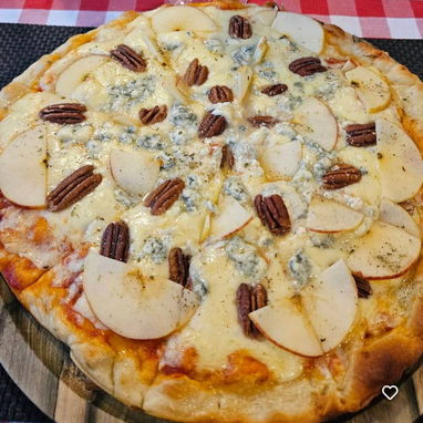 Buscó trabajo de pizzero cocinero tengo experiencia demostrable - Img 125352716