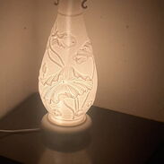 Lámpara de mesa moderna: iluminación elegante y funcional para tu hogar - Img 45596509