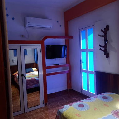 Se renta apartamento independiente de dos habitaciones en el Vedado, planta baja, todo climatizado.54026428 - Img 125647096