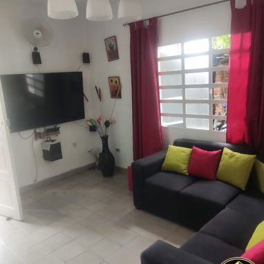 🏡✨ SE VENDE HERMOSA CASA DE DOS NIVELES EN LA LISA ✨🏡 Si buscas comodidad, confort y una casa lista para vivir - Img 123885365