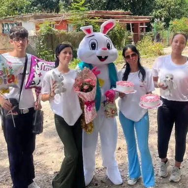 Regalo 🎁 sorpresa con conejo gigante - Img 124201930