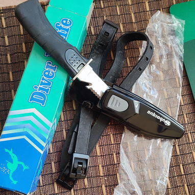 Aletas, escarpines y cuchillo (daga) de buceo - Img 124848384