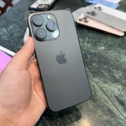 Vendo iPhone 15 pro también cambiamos por menor y vuelto - Img 55812112
