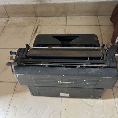 Maquina de escribir antigua - 4/5