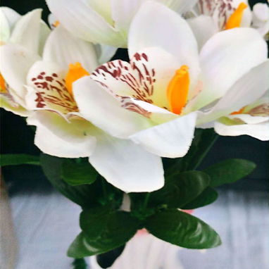 Flores artificiales para decorara negocios y espacios personales - Img 119234576