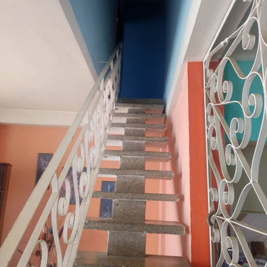 CASA GRANDE EN REGLA! 4 CUARTOS Y 2 BAÑOS - LISTA PARA VIVIR (CON TODO DENTRO) - Img 123203834