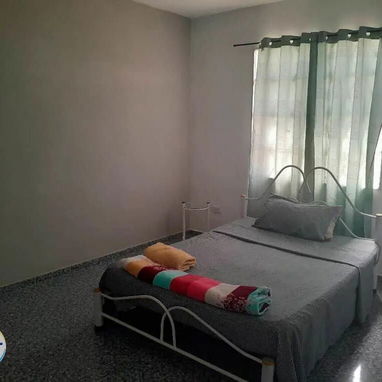 Casa de Renta con Piscina en Guanabo a una cuadra de ma Playa - 8/9