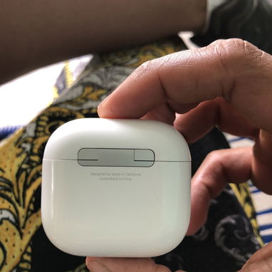 AirPods 4 - 2/4