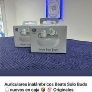 🎧 Beats Solo Buds – Originales, nuevos en caja ✅ Sonido potente con bajos característicos Beats ✅ Diseño inalámbrico - Img 57557490