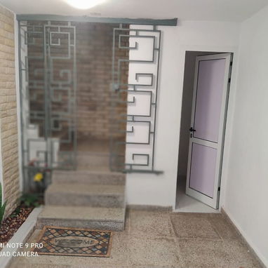 Casa independiente, 3 pisos, para familia numerosa y negocio - Img 118073506