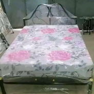 Buenas ofertas de camas con su colchón y una pareja de almohadas de regalo , listas para entregar - Img 55452459