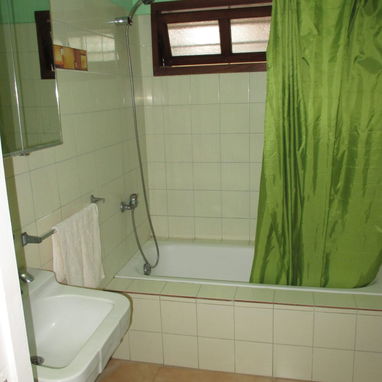 🏠 Casa de Renta Lineal en Playa. 🛏️4 habitaciones climatizadas.✔️ Cerca del Club Habana. - Img 118580270