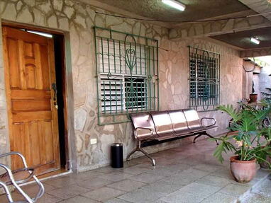Casa de renta ubicada en Guanabo. Cuenta con 4 habitaciones en guanabo con piscina y a dos cuadras de la playa. 58858577 - Img 60934172