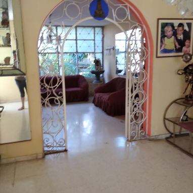 Vendo Linda Casa de construcción capitalista + Apartamento. Frente a calle. Placa libre. Residencial Aldabó. Boyeros. - 10/10