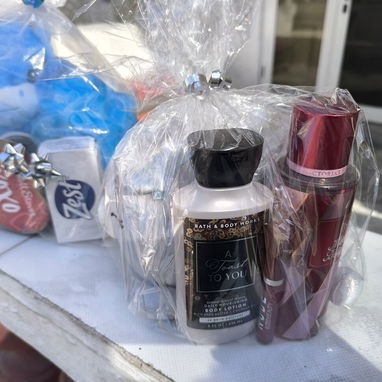 Ofertas de combos de regalos y comida a domicilio para el día de las madre - Img 120928236