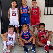 Juegos de niños deportivos - Img 57888247