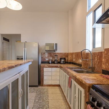 Hermoso apartamento de 2 recámaras disponible en Vedado, La Habana, Cuba - Img 125863214