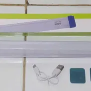Lámpara LED recargable de 60watts, 50cm de largo, viene con su cable y dos chapillas para pegarla a la pared. 6usd o al - Img 58131424