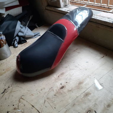 SE TAPIZAN LOS COJINES DE MOTO AL MOMENTO - 8/10