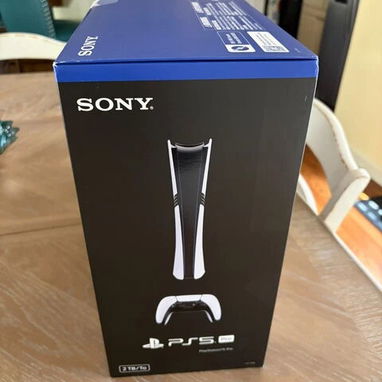 Sí, señor. Esa cuesta 500 USD e incluye los 2 controles DualSense, la base de carga y 1 mes de garantía. 🎮✅ 550 USD - 8/10