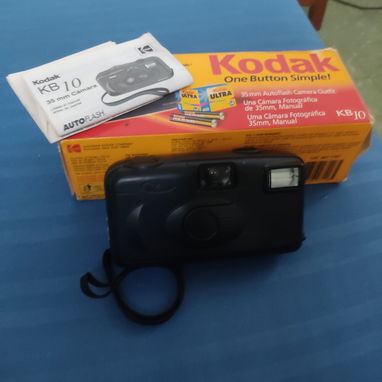 Vendo camara fotográfica KODAK KB 10, 35 mm, manual, auto flask/rollo - Img 93289692