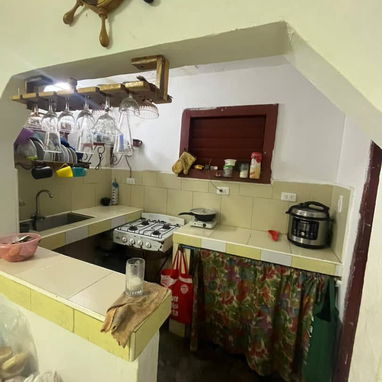 Apartamento en Boyeros. Interior un pasillo de 3 apartamentos, el pasillo tiene reja - 4/9