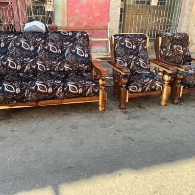 Todo en madera y tapizados - Img 123204783
