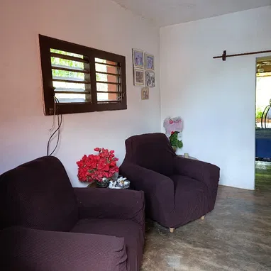 Se vende casa en Reparto Los Cocos en Boyeros con patio de tierra poseedor de árboles frutales. - Img 124987863