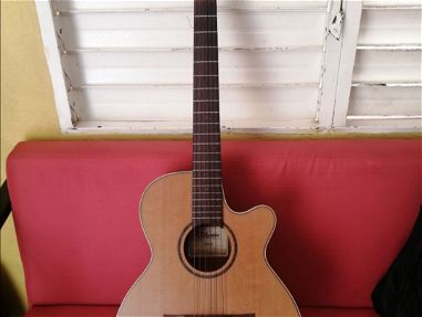 Vendo una guitarra electroacústica Takamine - Img main-image-45486117