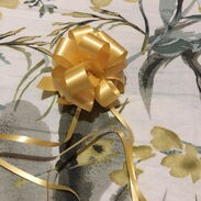 Pliegos de papel de regalo 🎁 y moñas amarillas - Img 44554716