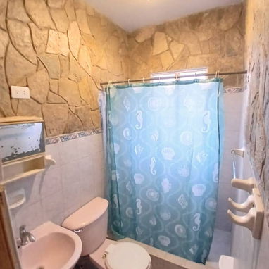 🏠 Alquiler De Casa Con Piscina En La Playa De Guanabo. 💡Energía Eléctrica 24 horas. Garage Disponible - Img 117261372
