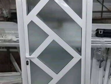 Vendo Puertas y Ventanas de Marquetería de Aluminio a su medida. 52980669 y 50637090 - Img 60382800