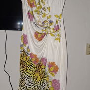 Vestido de señora Talla M /L elastizado 2 puestas. Vedado no tengo mensajería. 53614857 - Img 57596555