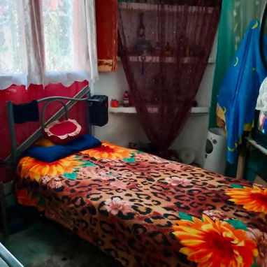 CASA INDEPENDIENTE EN ESQUINA EN LAWTON POR 12000 (3 CUARTOS, PLACA LIBRE, TOTALMENTE AMUEBLADA Y EQUIPADA !!! - 4/6