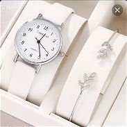 Set reloj de cuarzo para mujer y brazalete - Img 45645453