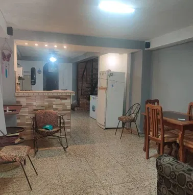 Casa en Vedado zona números, con parqueo y todo dentro. - Img 97454482