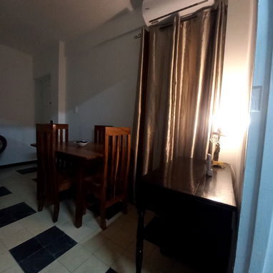 SE RENTA APTO PRIVADO DE UNA HABITACIÓN EN EL VEDADO, TERCER PISO. 54026428 - Img 120328453