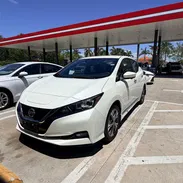 Vendo o negocio Nissan leaf eléctrico, 2022 hace 400 km por carga - Img 55415940