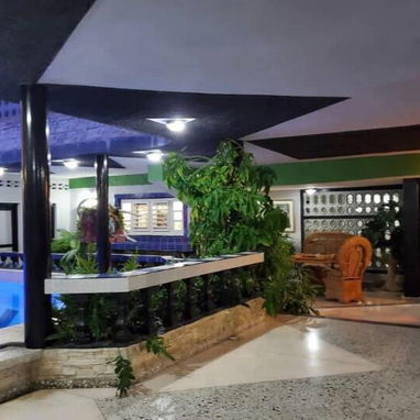 Casa con piscina ideal para eventos familiares - Img 104715664