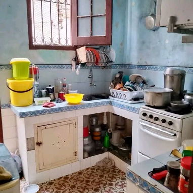 🏠 GG-122 | ¡VIVIR Y EMPRENDER EN LAWTON! Biplanta de 1938 con 4 Dormitorios 💼✨ - Img 121482071
