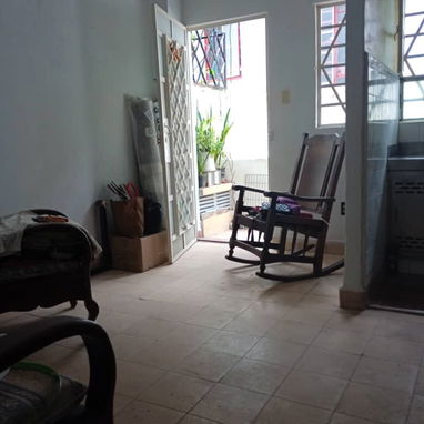 🏛*114-Apto en venta en el Vedado [ Es un interior de 1 planta,solamente de 3 casas ,esta queda arriba,placa libre ]* - Img 122990205
