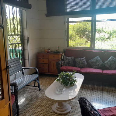 🏠 Casa De Renta En El Vedado.💡 Tiene paneles solares.🛏️Tiene 2 habitaciones. ✔️ Tiene gas de la calle - 6/10