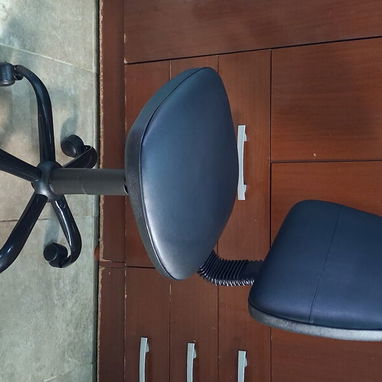 SE VENDE SILLA GIRATORIA PARA OFICINAS - Img 125094684